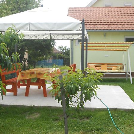 BalatonfůzfőNora Apartmanアパートメント エクステリア 写真