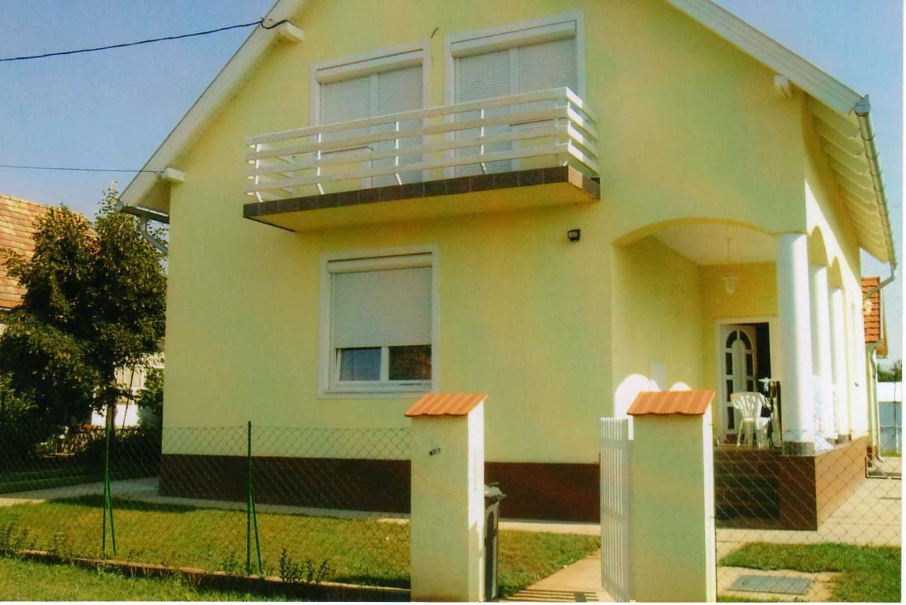 BalatonfůzfőNora Apartmanアパートメント エクステリア 写真